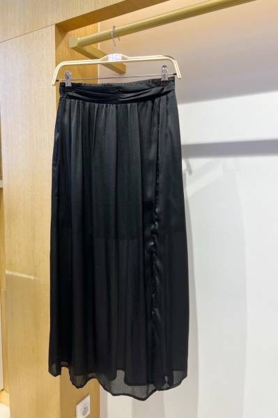 Solid Coloured Skirt - Black