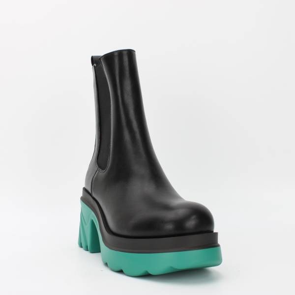 Contrast Heel Boots - Black