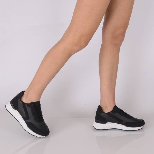Contrast Sole Sneakers - Black
