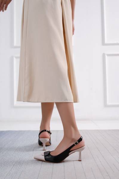 Pointed Heel Pumps - Black